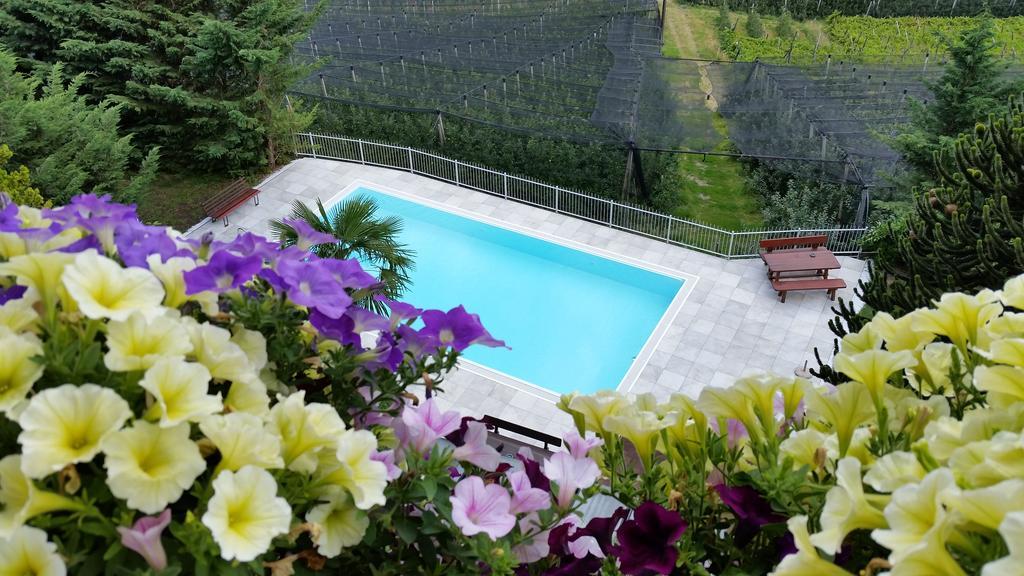Pension Weinberg Rifiano Bagian luar foto