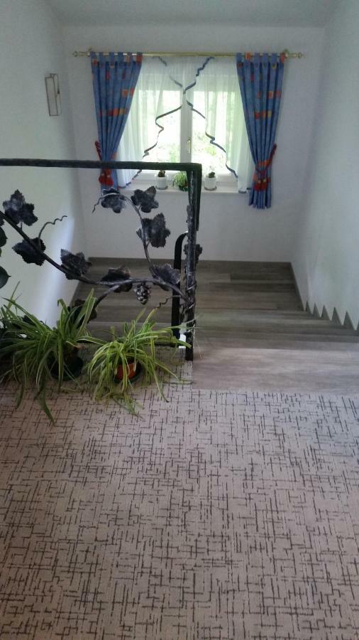 Pension Weinberg Rifiano Bagian luar foto